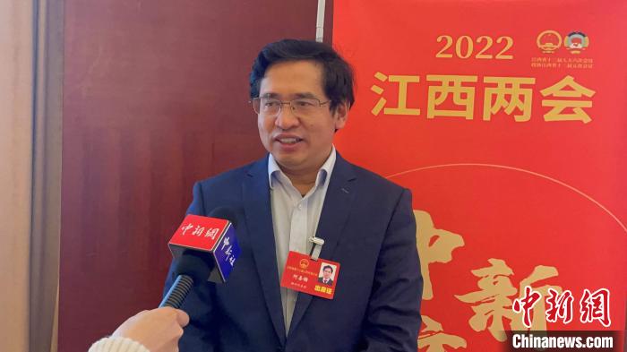 省人大代表,赣州市南康区委书记何善锦19日接受中新网记者专访时表示