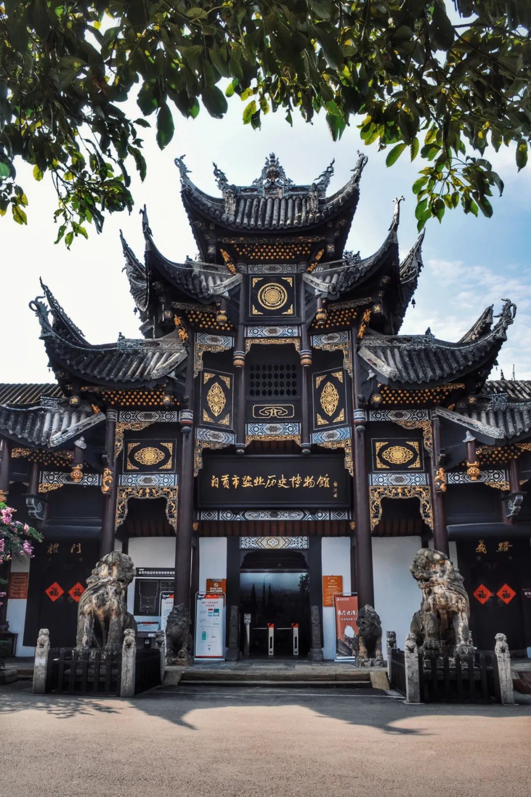 国内十八线小城火到国外自贡凭什么年年霸占热搜