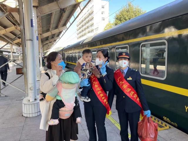 广九客运段开行今年春运首趟临客|广州市|列车|春运_新浪新闻