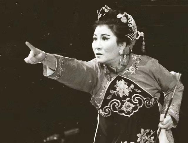 评剧里的赵丽蓉有着和小品不一样的风采