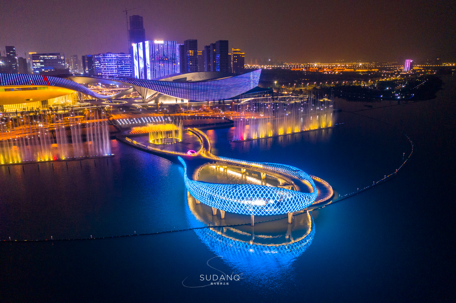 苏州湾大剧院中国第3大剧院综合体航拍之下发现吴江真富有