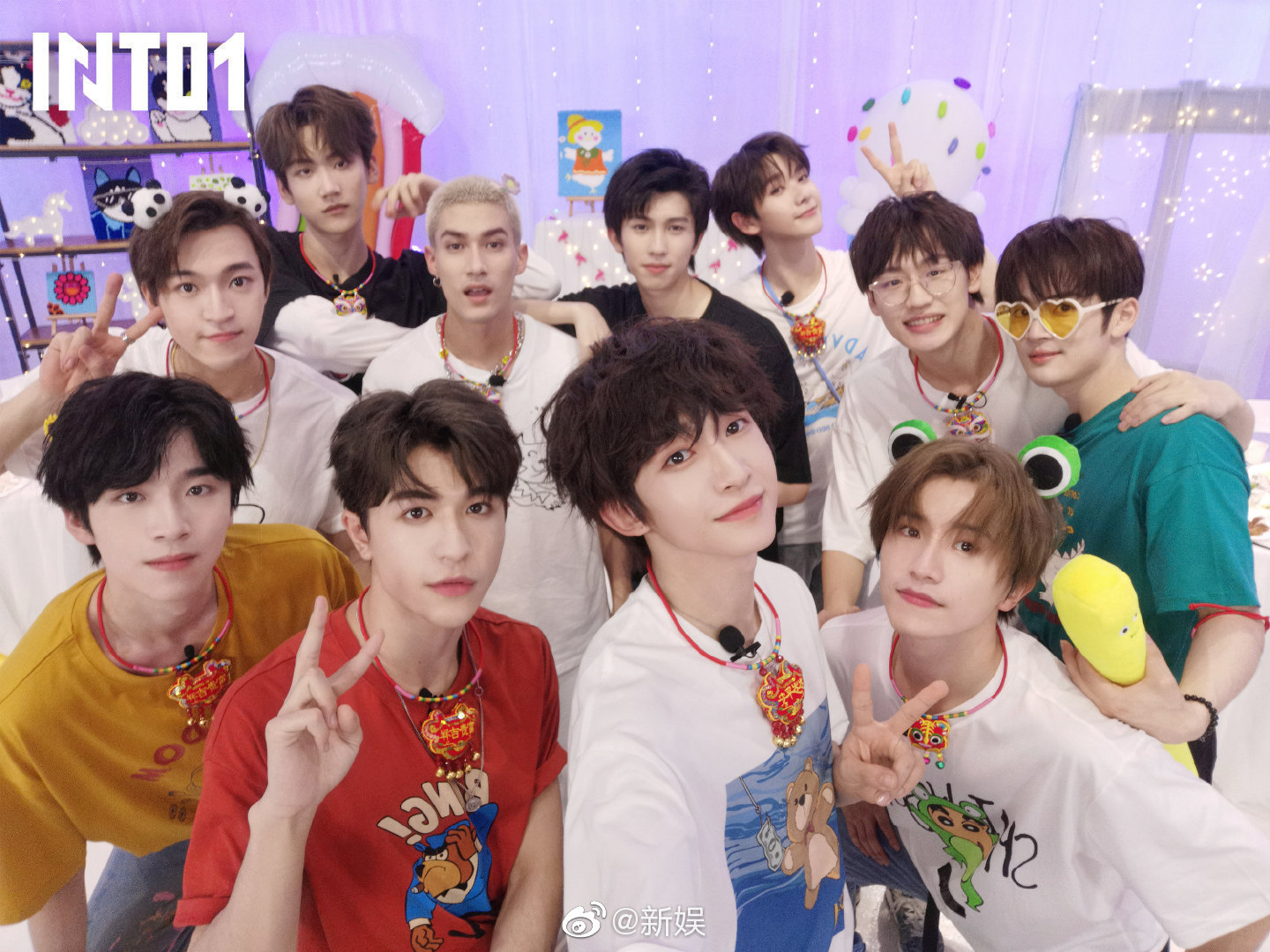 恭喜into1获年度新势力团体,少年们的努力没有白费