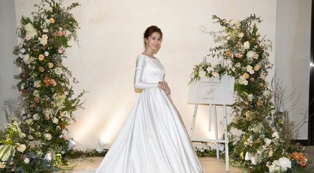 组图：曾沛慈分享九宫格婚礼现场照,穿白纱手捧花笑容灿烂休闲区蓝鸢梦想 - Www.slyday.coM