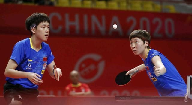 “莎头”组合战胜马龙，王楚钦彰显男士风度，但莎妹无动于衷！休闲区蓝鸢梦想 - Www.slyday.coM