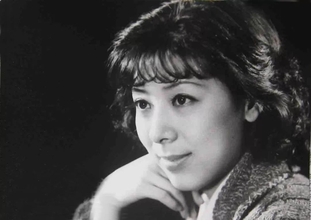 关牧村被小6岁的前夫家暴45岁带着孩子改嫁高官孩子跟她姓