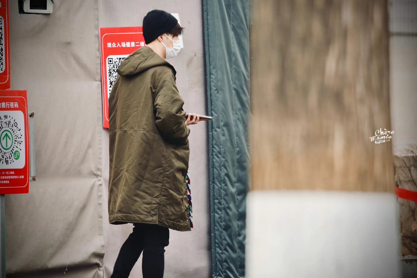 举报张艺兴又漏脚踝了