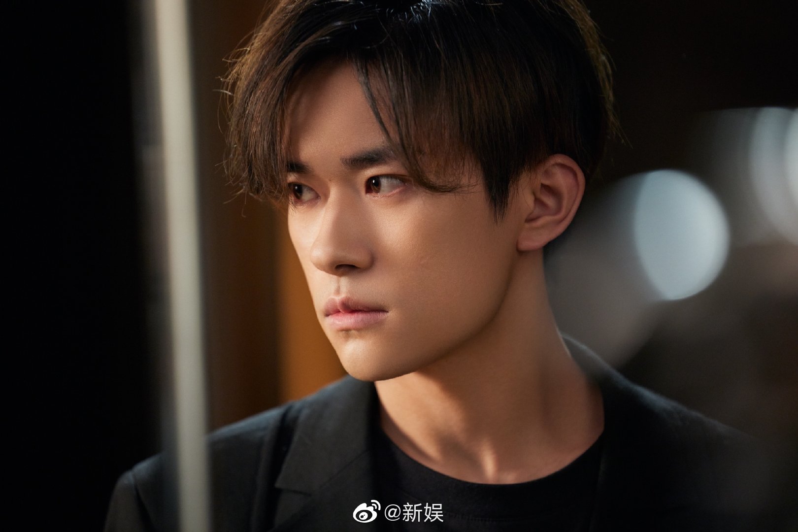 易烊千玺获2021腾讯娱乐白皮书年度电影男演员top1