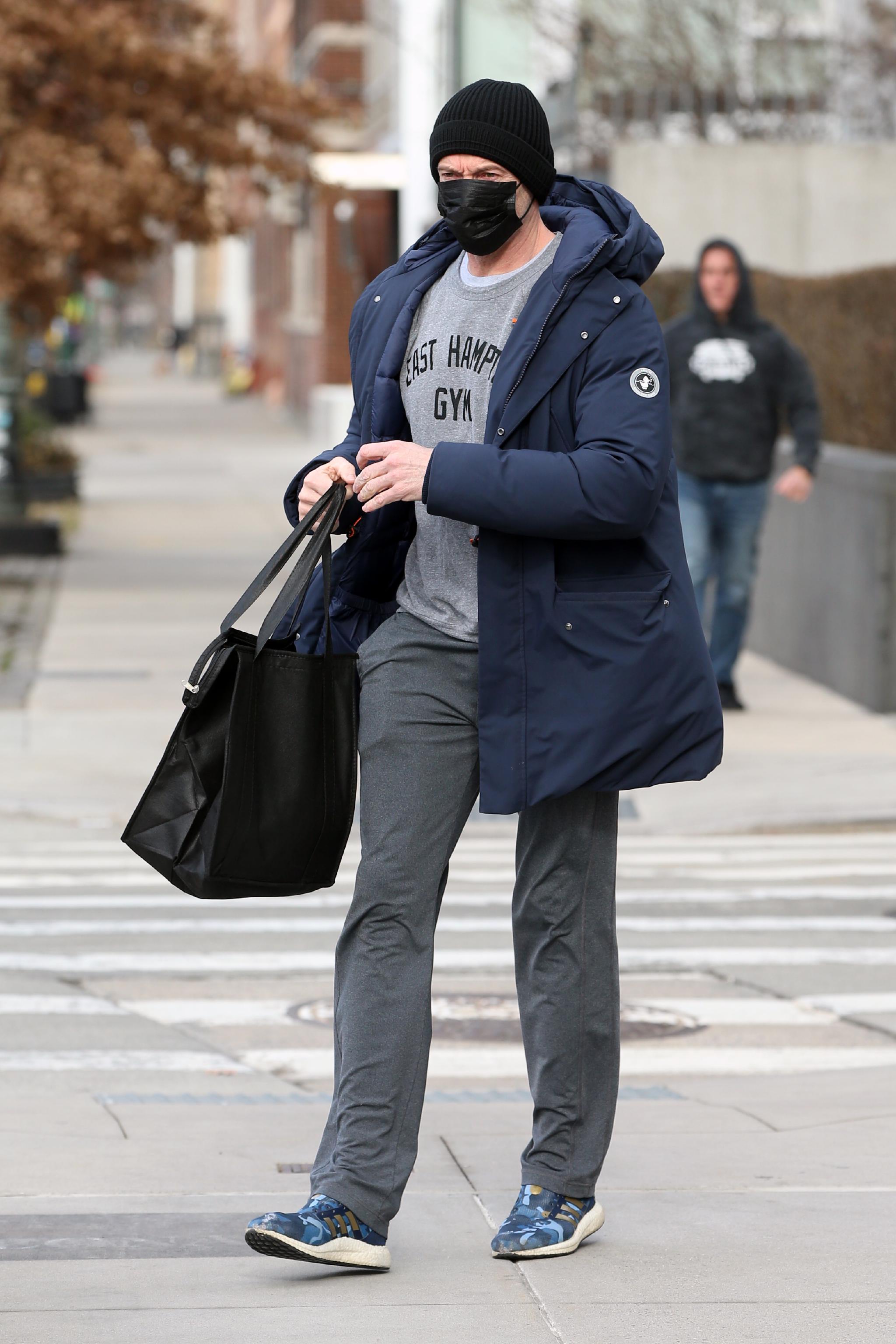 街拍|休杰克曼_新浪新闻