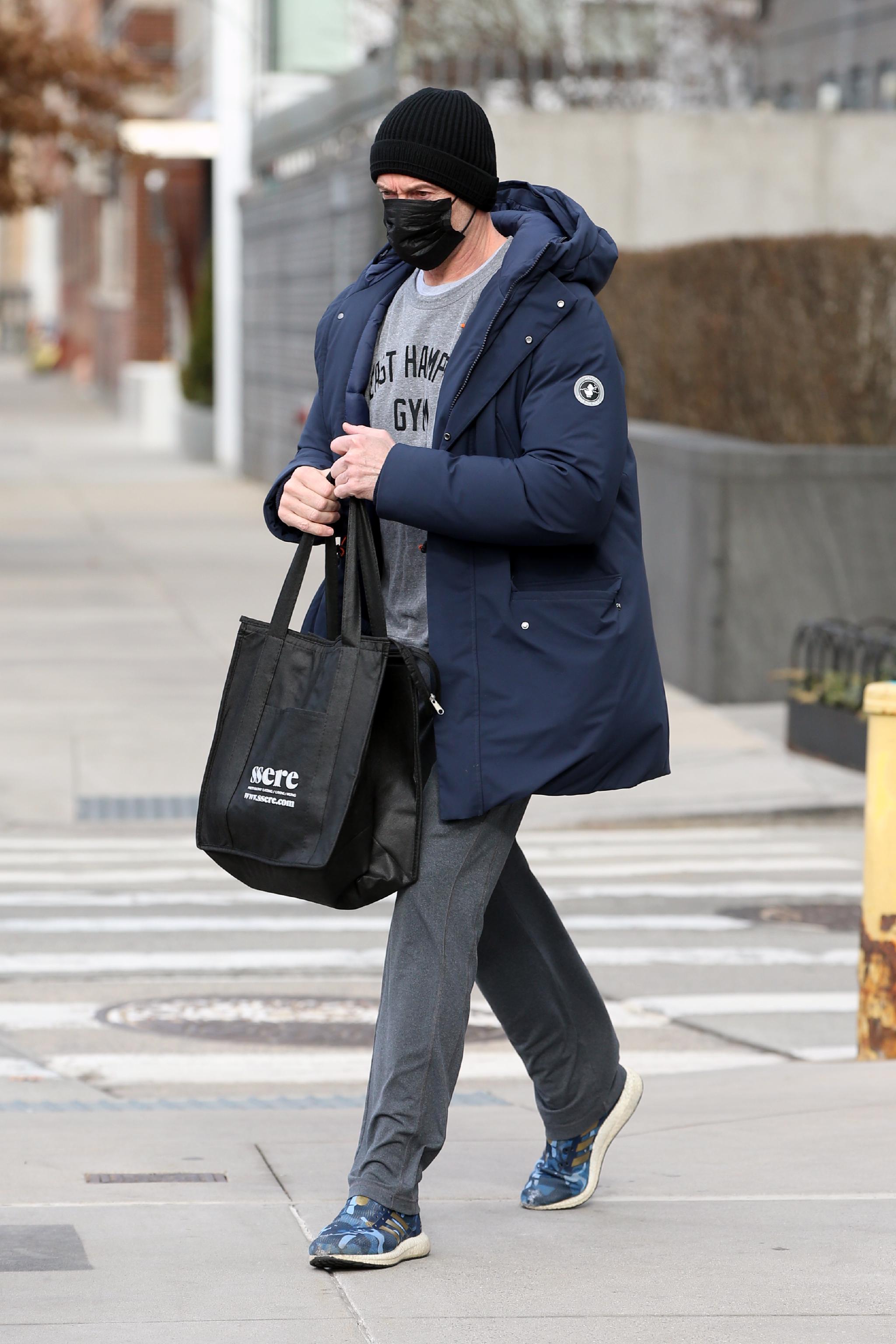 街拍|休杰克曼_新浪新闻