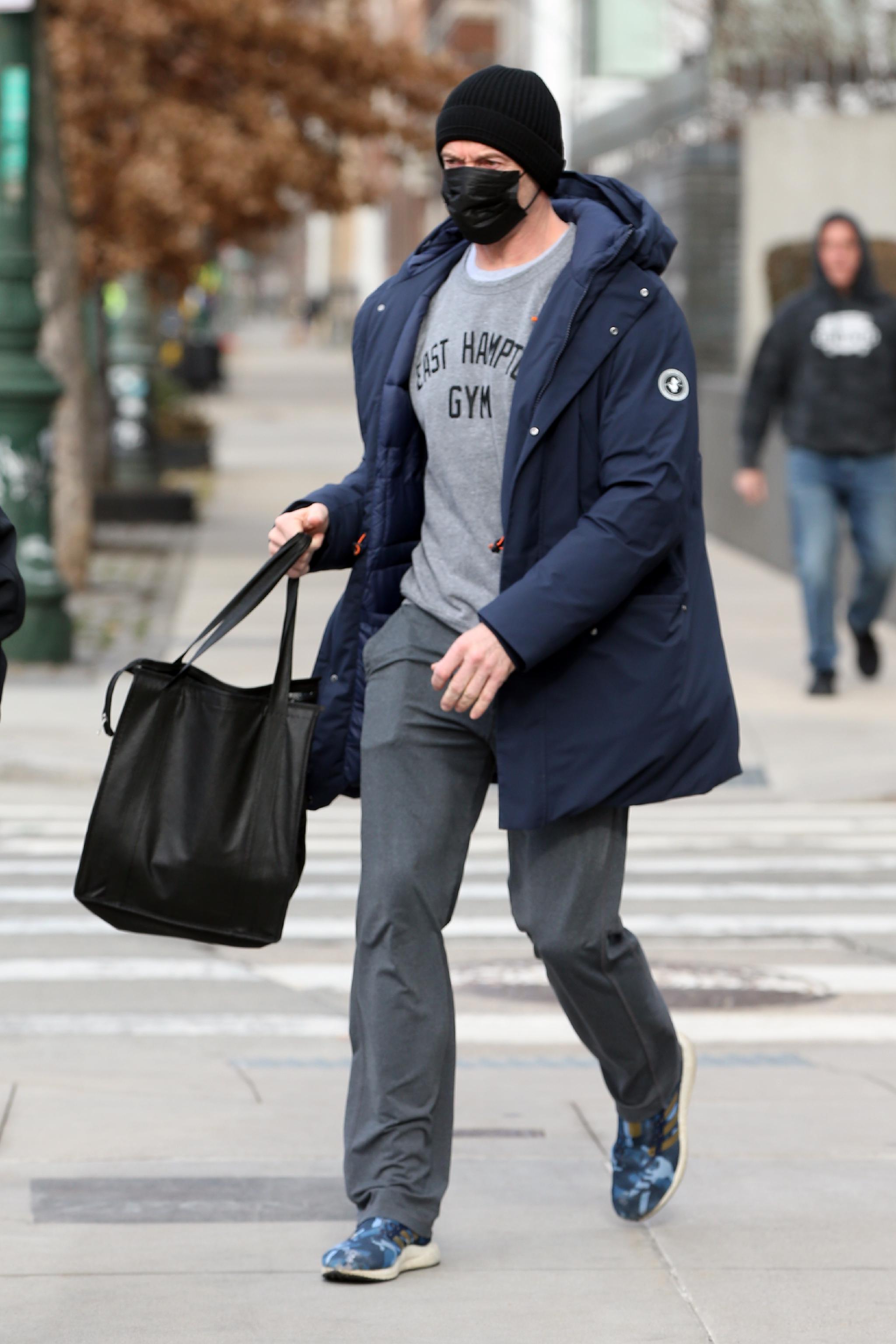 街拍|休杰克曼_新浪新闻