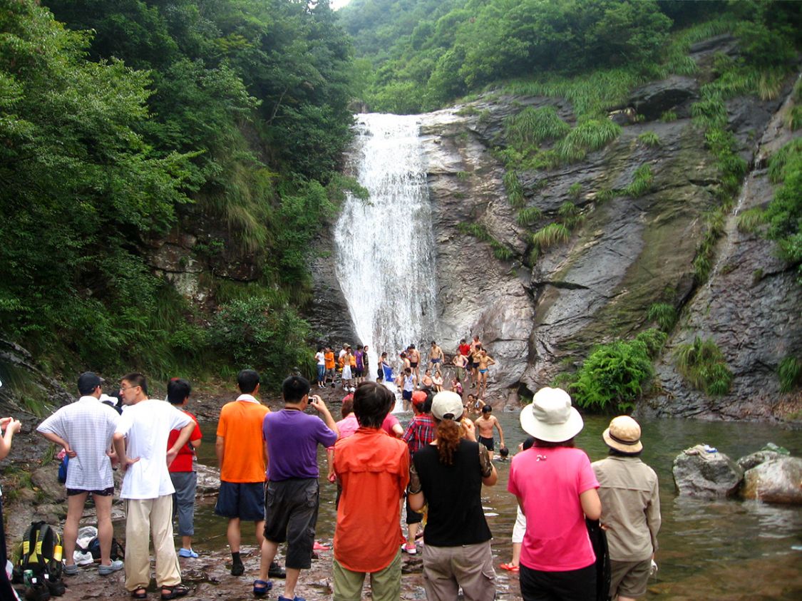 宁海龙宫村冬赏冰瀑夏玩水