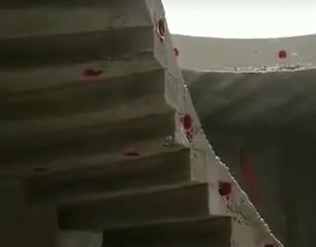 男子家中盖新房，没想到看到这样的楼梯，这是不是修反了！休闲区蓝鸢梦想 - Www.slyday.coM