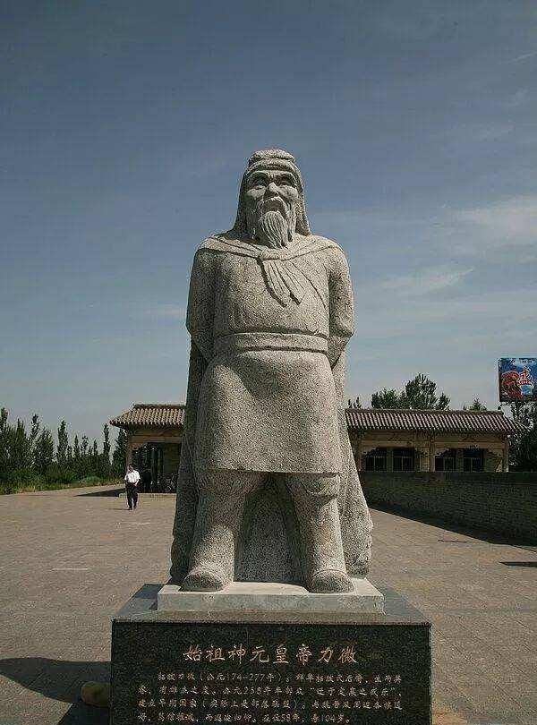 拓跋鲜卑在尝试建立政权的过程中,长期徘徊于北方农牧交界的区域,没有