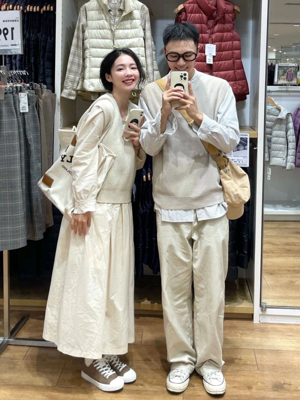 这对网红cp我嗑了！教科书般的“情侣装穿搭”，满屏冒粉红泡泡休闲区蓝鸢梦想 - Www.slyday.coM