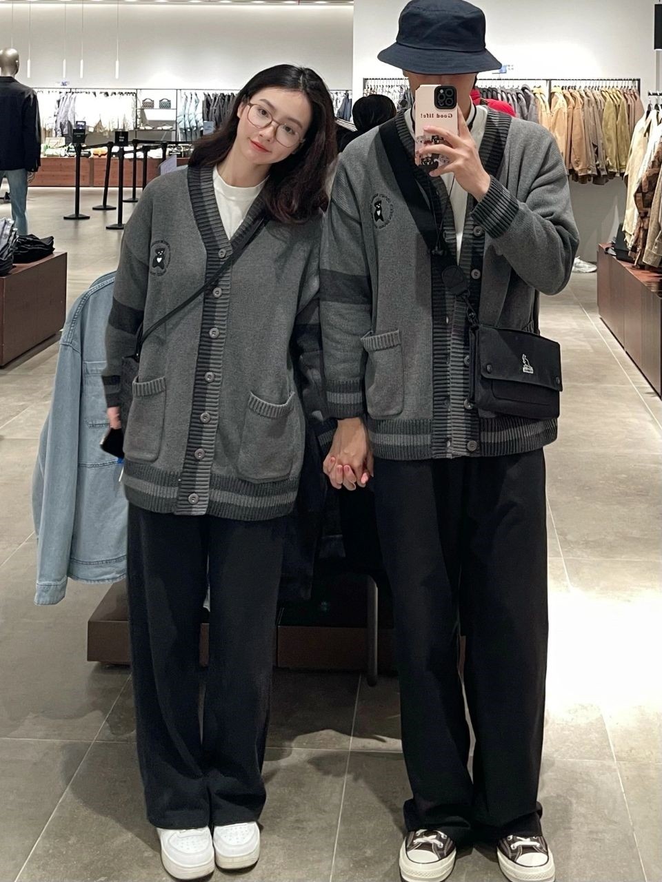 这对网红cp我嗑了！教科书般的“情侣装穿搭”，满屏冒粉红泡泡休闲区蓝鸢梦想 - Www.slyday.coM