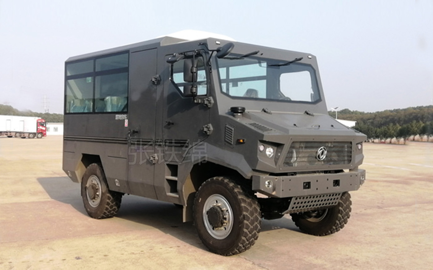 又一款全新的东风越野客车正式申报,和此前的东风挑战者平头式的造型