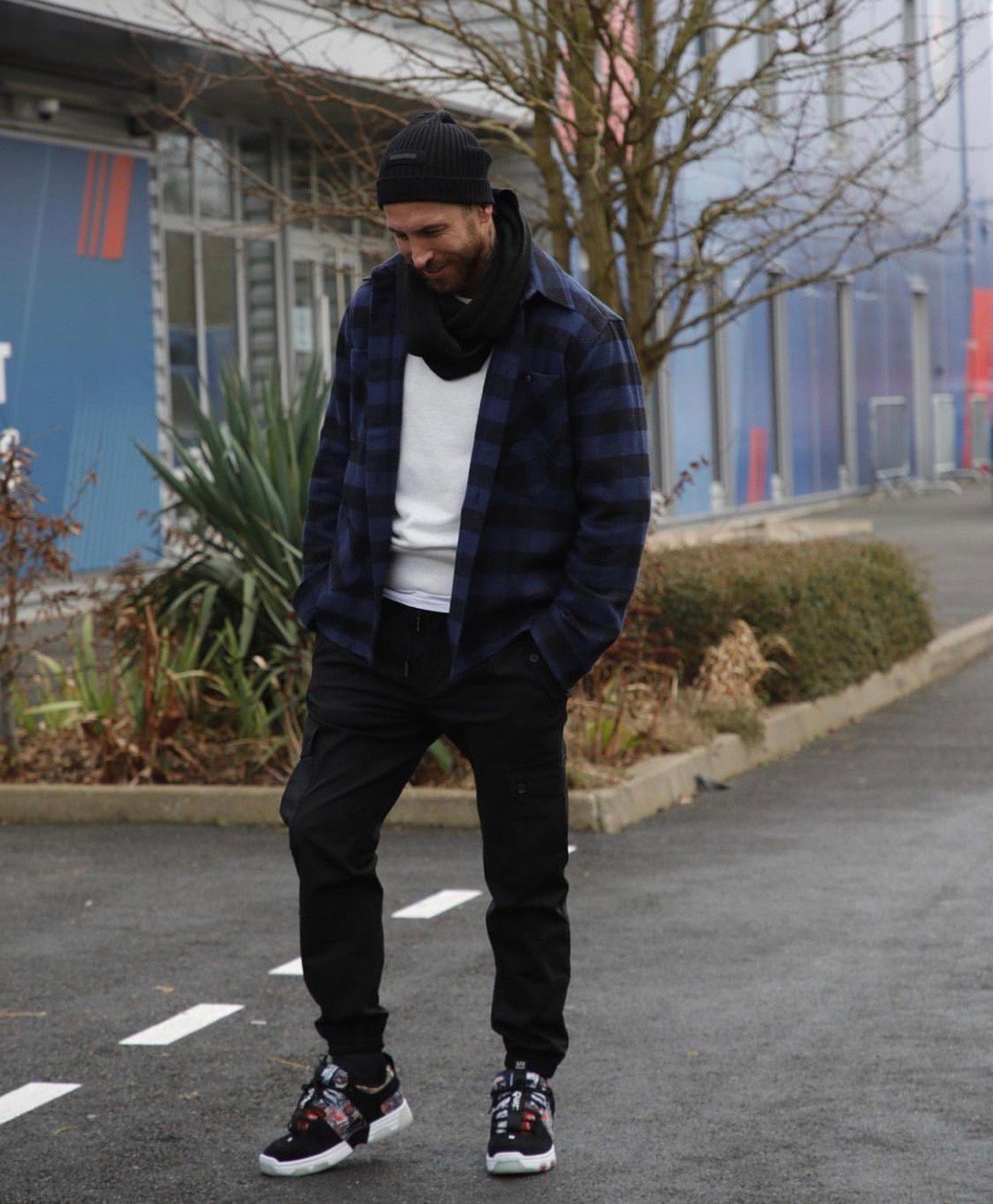 拉莫斯去巴黎以后穿衣品味倒是有所提升……|巴黎_新浪新闻