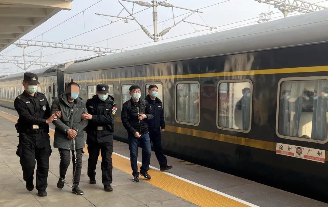 2022年1月3日,按照提前拟定的抓捕计划,专案组成员分别前往河南商丘及