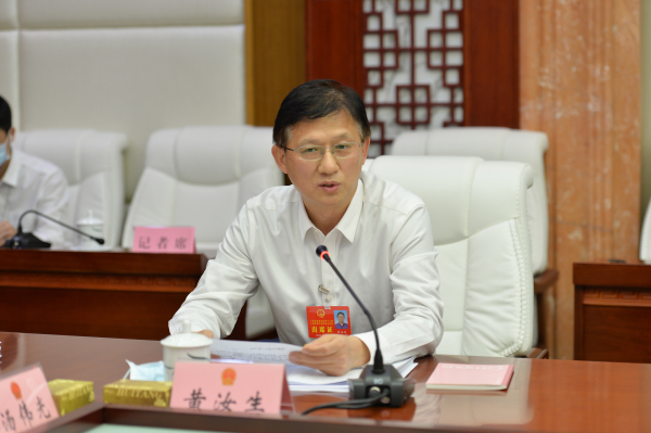 贺州市代表团审议自治区人大常委会工作报告