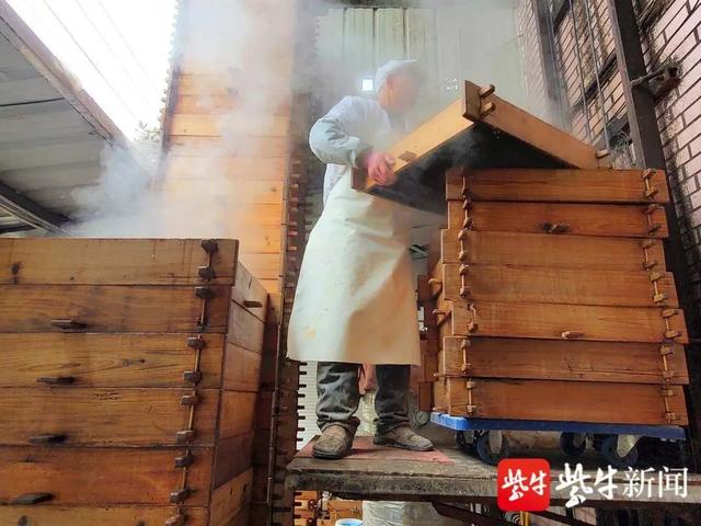 江苏一馒头店蒸笼有2层楼高|馒头|江苏省|蒸馒头_新浪新闻