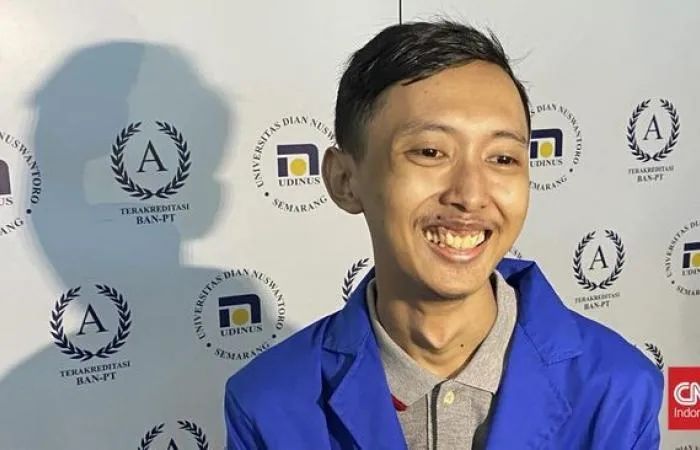 印尼小哥把900多张自拍照打包拍卖短短4天赚了百万美元这