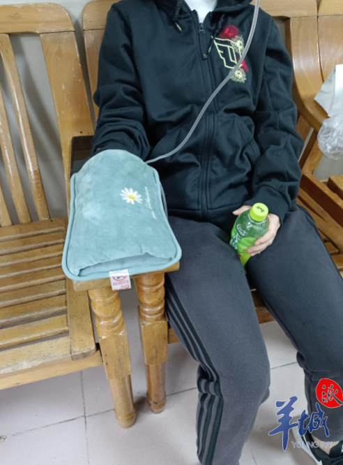 广州这家医院为输液患者提供暖水袋|急诊科_新浪新闻