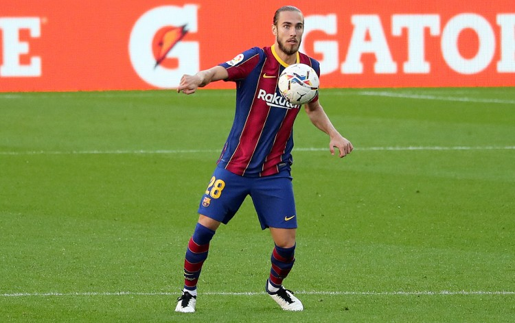 跟队记者瓦伦西亚希望租借明格萨至本赛季结束正在与巴萨商谈