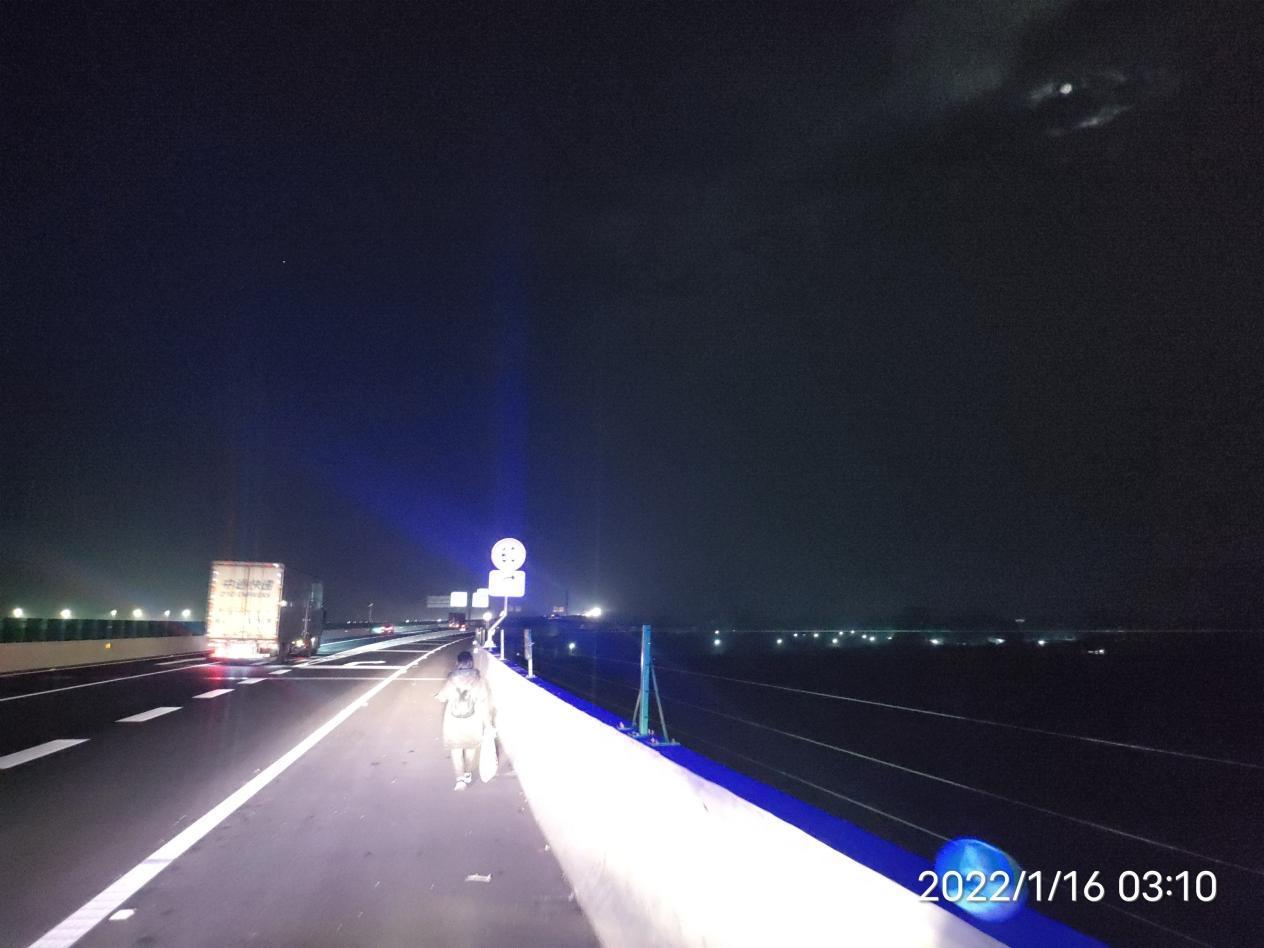 汕头：春运回家途中因琐事吵架，丈夫竟将妻子“丢弃”在高速路上休闲区蓝鸢梦想 - Www.slyday.coM