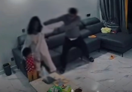 公司高管家暴妻子被停职！零容忍！\n休闲区蓝鸢梦想 - Www.slyday.coM