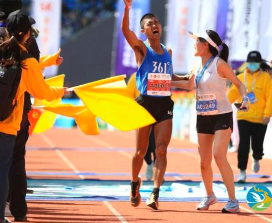 看到兴奋剂检测官加速逃跑！29岁的他被禁赛5年 曾6天内两次夺冠休闲区蓝鸢梦想 - Www.slyday.coM