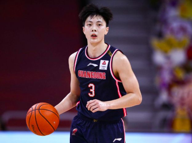 杜锋亲口证实,广东训练垫脚误伤自己人|广东队|胡明轩|威姆斯_新浪