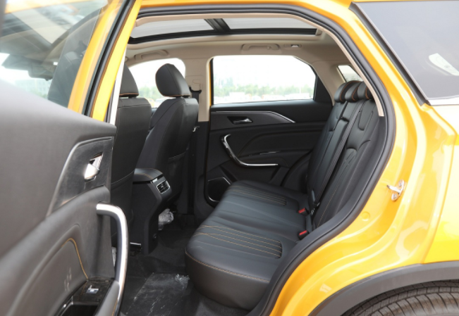 奔腾T77PRO告诉你年轻人的第一辆车该怎么选？休闲区蓝鸢梦想 - Www.slyday.coM