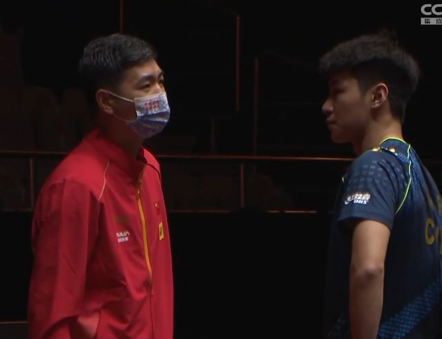 30王楚钦轻松战胜薛飞单局更是轰出113和115的悬殊比分