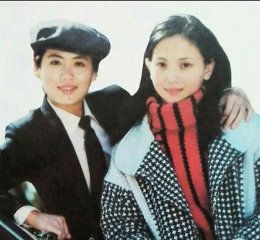 人物设定,夏菁的私服不仅从头到脚都换成男装,她还把名字改成"夏钦"