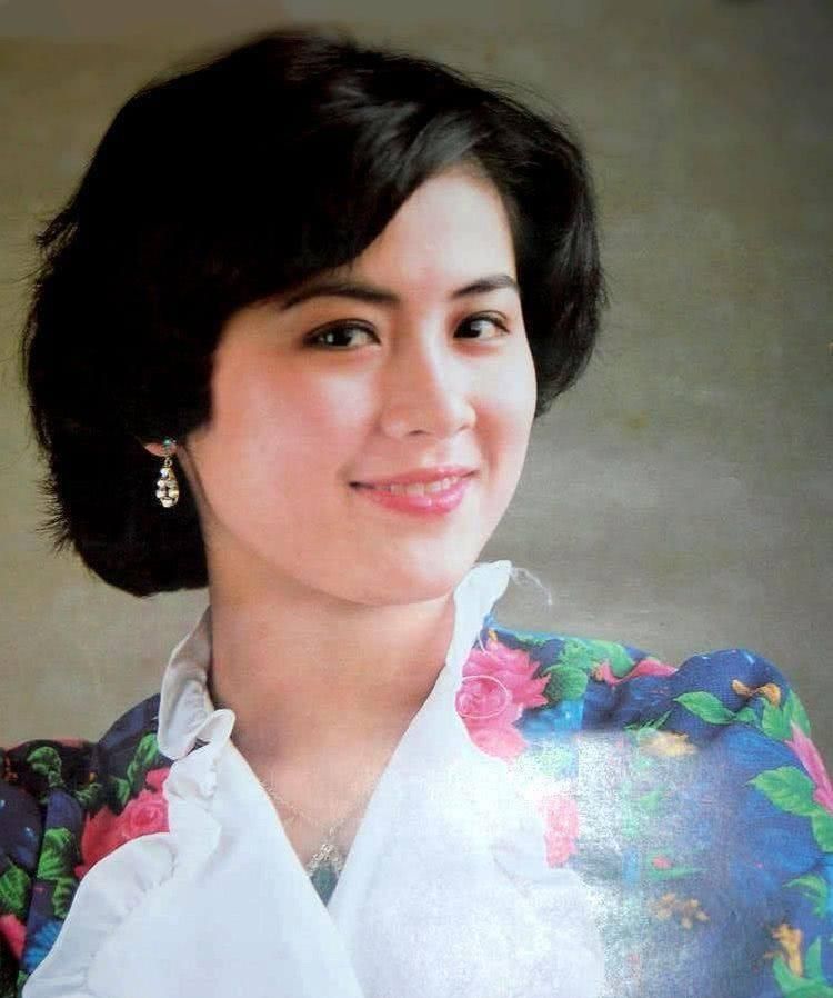 反串贾宝玉走红当红时患病脸部变形夏菁如今过得如何