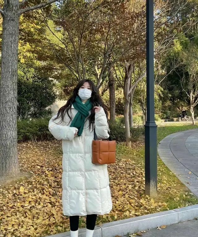 “冬天穿什么?”这是一个永恒的问题,困扰着每一个爱美的女孩休闲区蓝鸢梦想 - Www.slyday.coM “冬天穿什么?”这是一个永恒的问题,困扰着每一个爱美的女孩休闲区蓝鸢梦想 - Www.slyday.coM