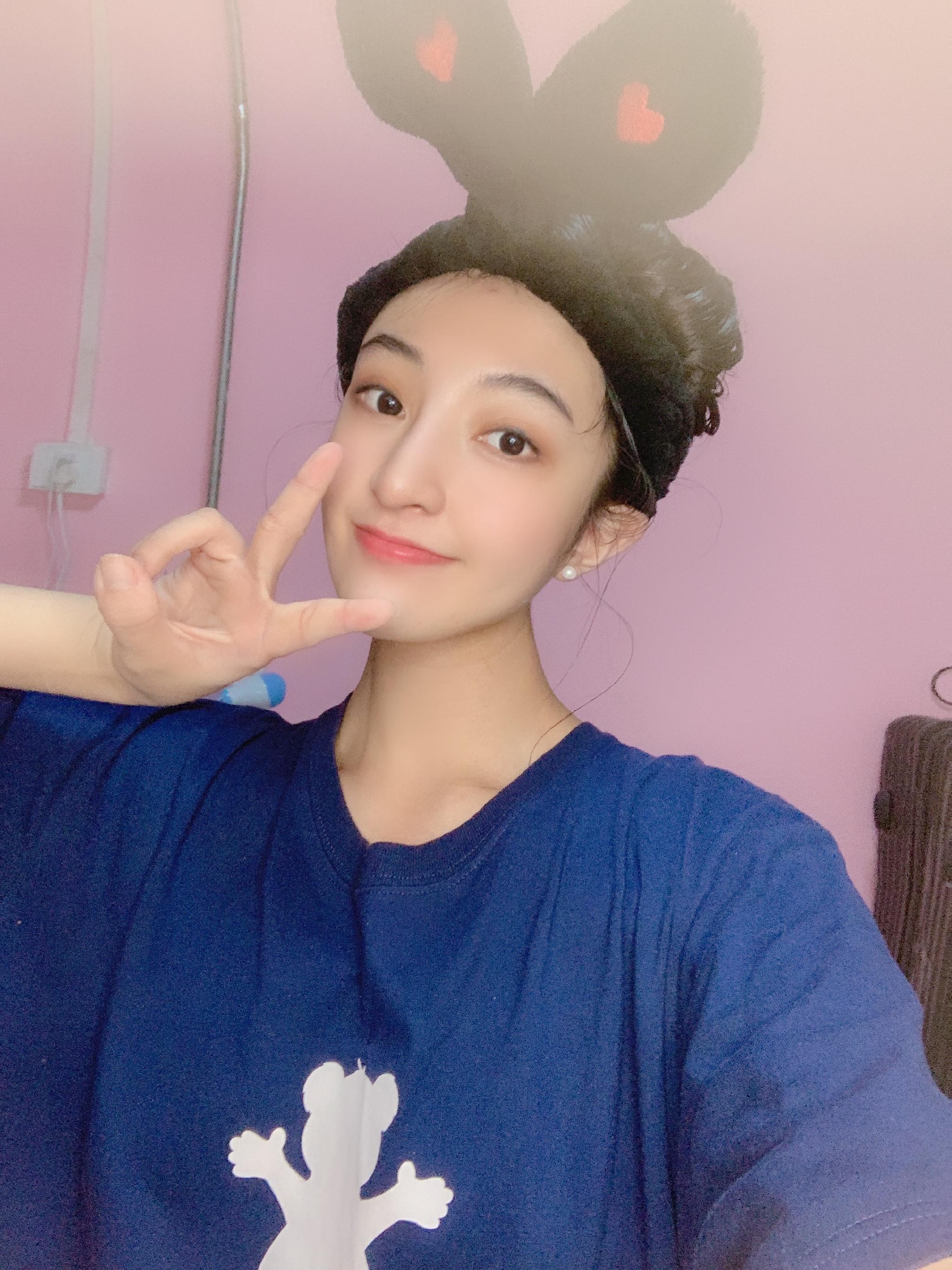 美人痣王紫涵气质与美貌并存