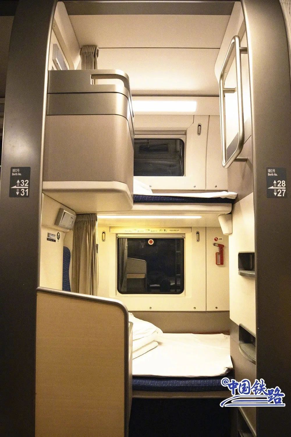 纵向动卧一人一铺一单间迎首秀网友惊呼这是移动宾馆吧