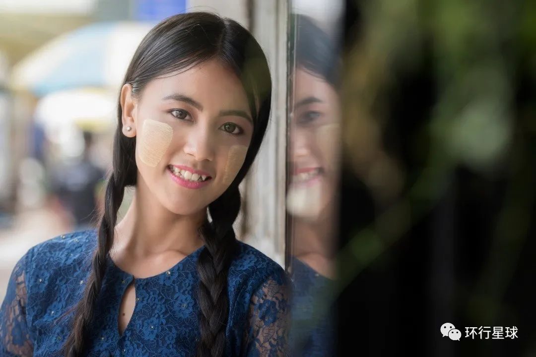 缅甸女人沉迷特纳卡不能自拔