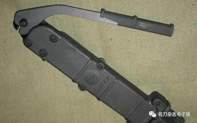 我们先来看刺刀,上面这支刺刀是俄罗斯新式刺刀,型号为6x9-1,前两天