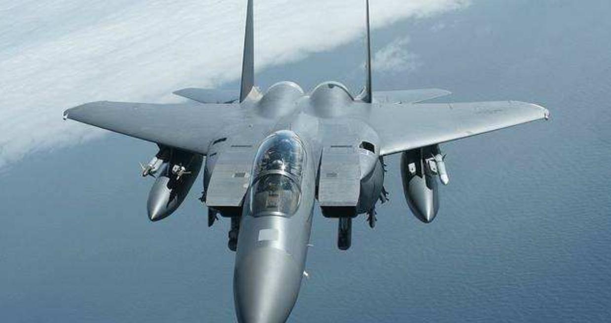 海湾战争美军飞行员驾驶f15战斗机将伊拉克空军一一击落