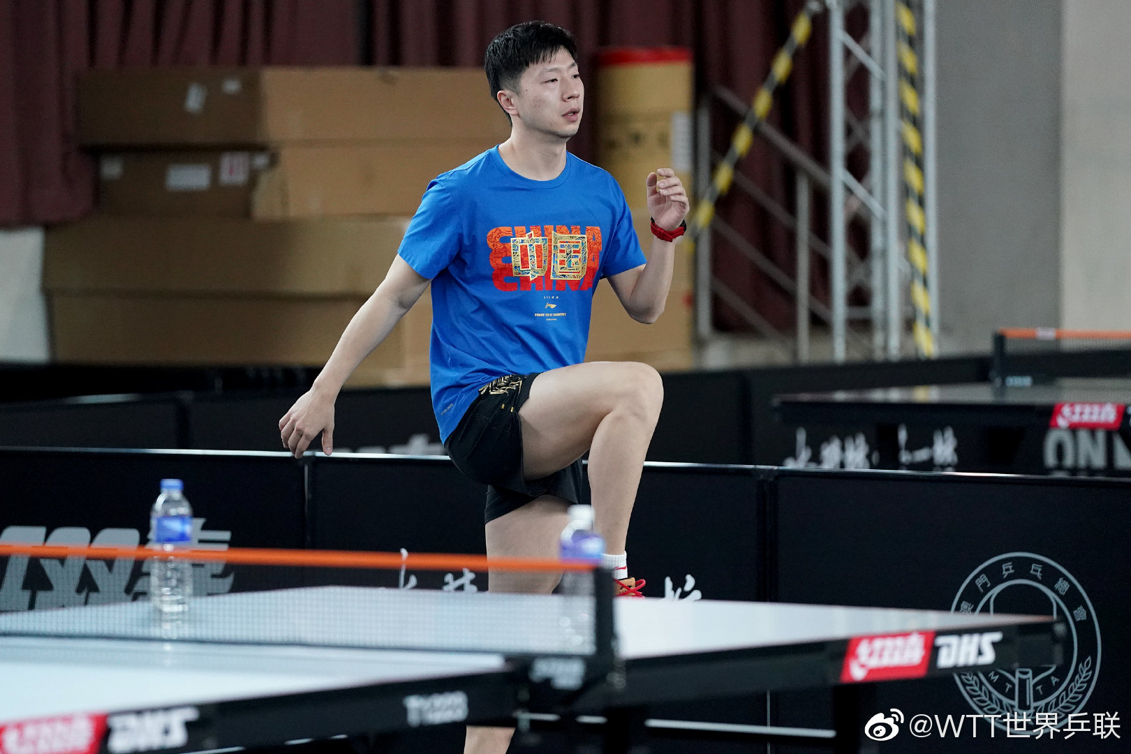 马龙在热身训练中.