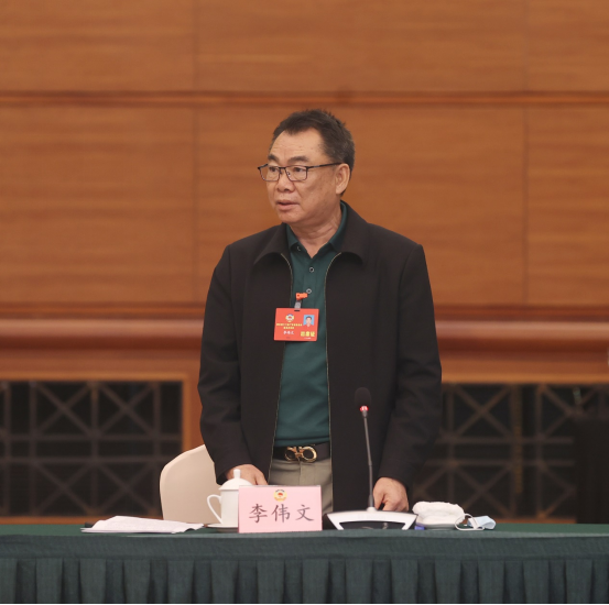 住深省政协委员李伟文实施教育培训学分制建普职教立交桥