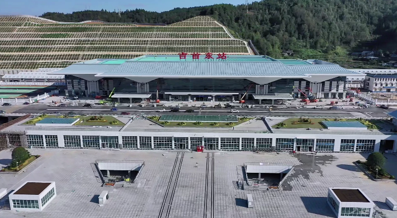 央视直播4分钟镜头给了张吉怀高铁吉首东站