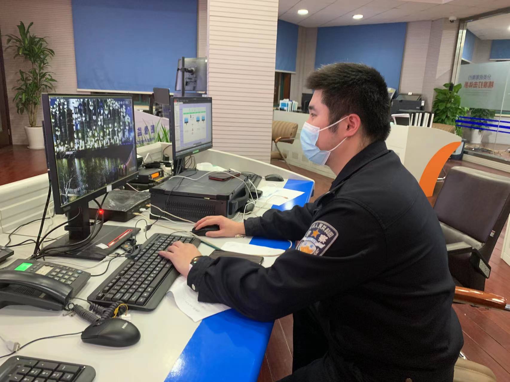 上海：无人机“打卡”网红地标？“黑飞”被制止休闲区蓝鸢梦想 - Www.slyday.coM