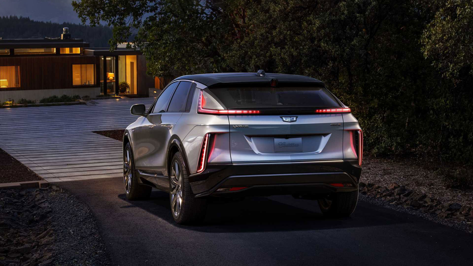 预计上半年交付 凯迪拉克LYRIQ量产版海外下线