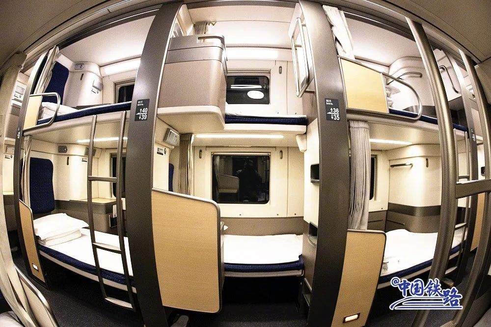 纵向动卧一人一铺一单间迎首秀网友惊呼这是移动宾馆吧