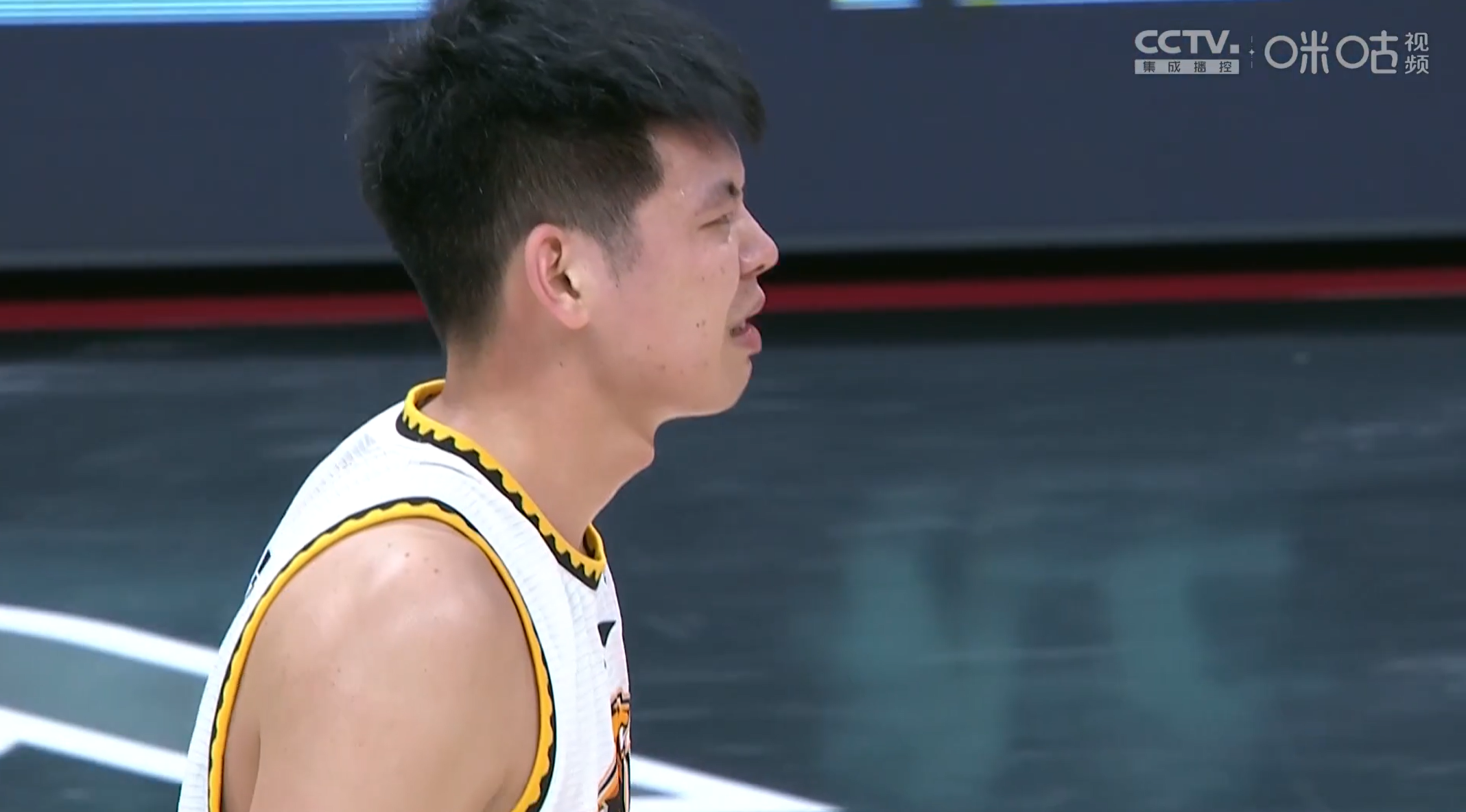命中率100赛季第4次朱荣振又一次秀肌肉36秒3犯让人看不懂