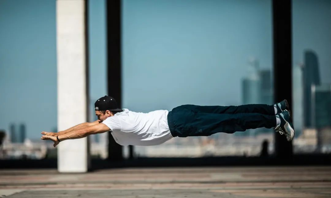 俯卧撑爱好者“切记”:小意外“一定”不能掉以轻心休闲区蓝鸢梦想 - Www.slyday.coM 俯卧撑爱好者“切记”:小意外“一定”不能掉以轻心休闲区蓝鸢梦想 - Www.slyday.coM