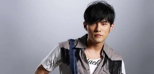 汶川地震只捐5万?曾被春晚拒绝的周杰伦,为何被称央视亲儿子?休闲区蓝鸢梦想 - Www.slyday.coM 汶川地震只捐5万?曾被春晚拒绝的周杰伦,为何被称央视亲儿子?休闲区蓝鸢梦想 - Www.slyday.coM